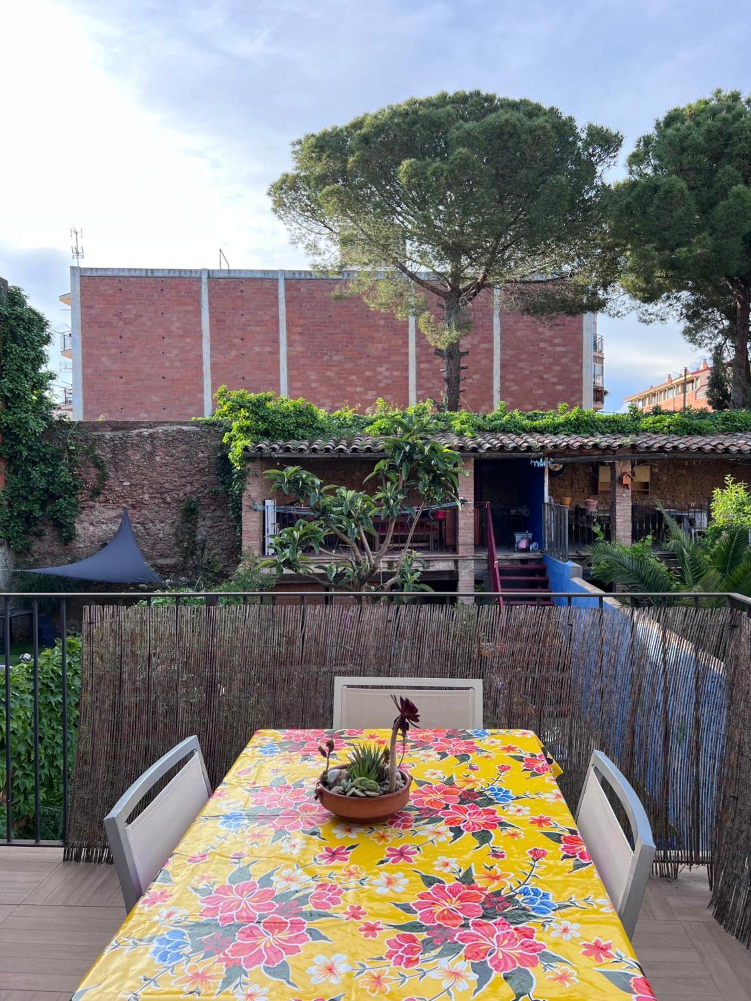 Alojamiento Con Encanto En Planta Superior Ideal Para Trabajo Y Escapadas Familiares En Montserrat Esparreguera Exterior foto
